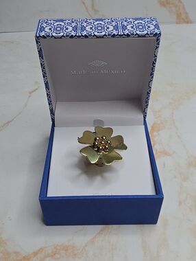 Gold-tone dogwood blossom statement ring Made In Mexico, New In Box